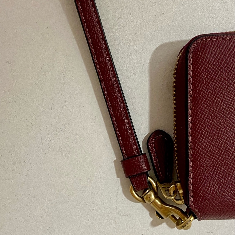 LikeNew $225 COACH Continental ZipAround Leather Wristlet Clutch Wallet Burgundy - Picture 5 of 15